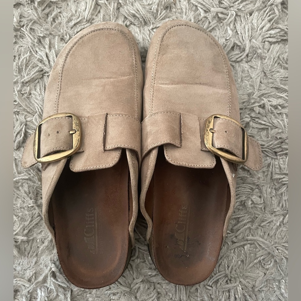 Cliffs Taupe clogs